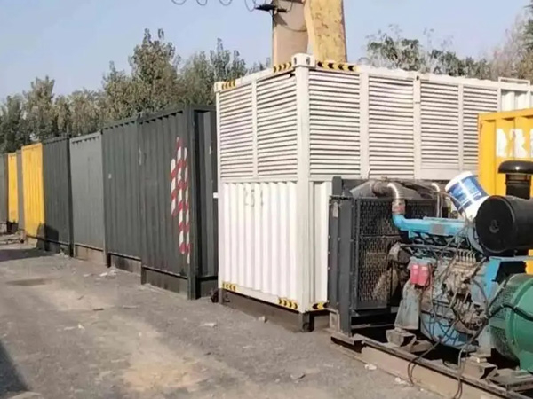 咸丰200KW柴油发电机机组每小时油耗是多少？
